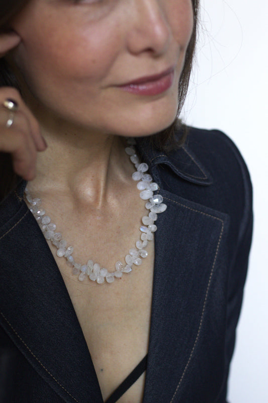 Collar Piedra Luna Feminidad